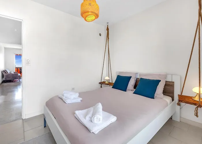 Bel Vue Proche De La Promenade Des